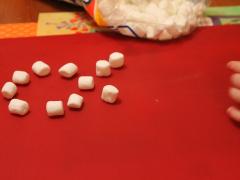 Mini-Marshmallow Snowman