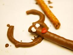 Chocolate-Dipped Reindeer Pretzels